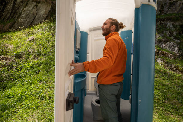 Best Portable restroom trailer rental  in Warren, OH